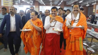 Photo of महाकाल अन्न क्षेत्र में सीएम और केंद्रीय मंत्री ने प्रसादी ग्रहण की, दिया स्वच्छता का संदेश