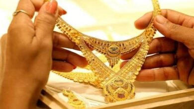 Photo of 2500 रुपया महंगा हुआ 18 कैरेट का सोना, 22 और 24 कैरेट की भी बढ़ी कीमत; 2.11 लाख पर पहुंची चांदी