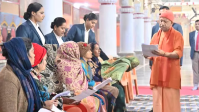 Photo of Gorakhpur News: फरियादियों पर नरम और अपराधियों पर सख्त दिखें CM योगी, जनता दर्शन में सुनीं लोगों की समस्याएं