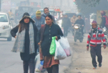 Photo of कड़ाके की ठंड और कोहरे का प्रकोप बढ़ा, रात का तापमान 4.4 डिग्री, आगे कैसा रहेगा मौसम