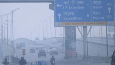Photo of दिल्ली-NCR में ‘जहरीले’ स्मॉग की चादर, कई इलाकों में हवा बेहद खराब