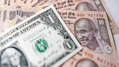 Photo of इस साल रुपये में 4.9% की गिरावट के बाद एक्शन में RBI, हर मिनट बेचे जा रहे 100 मिलियन डॉलर!
