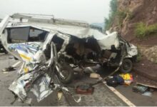 Photo of जम्मू-कश्मीर: राजौरी में रेलिंग से टकराई तेज रफ्तार कार