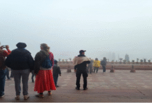 Photo of सर्दी ने तोड़ा रिकार्ड: सफेद चादर में इस कदर छिपा ताजमहल, पर्यटक नहीं कर सके दीदार