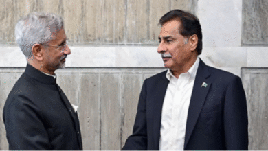 Photo of जयशंकर ने PAK संसद के स्पीकर से मिलाया हाथ, खुद की पीठ थपथपा कर पाकिस्तान बोला…
