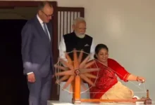 Photo of अहमदाबाद पहुंचे जर्मन चांसलर मर्ज, साबरमती आश्रम के पास पीएम मोदी संग उड़ाई पतंग