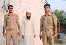 Photo of DM-SP सुन रहे लोगों की समस्या तभी आई मस्जिद से आवाज.